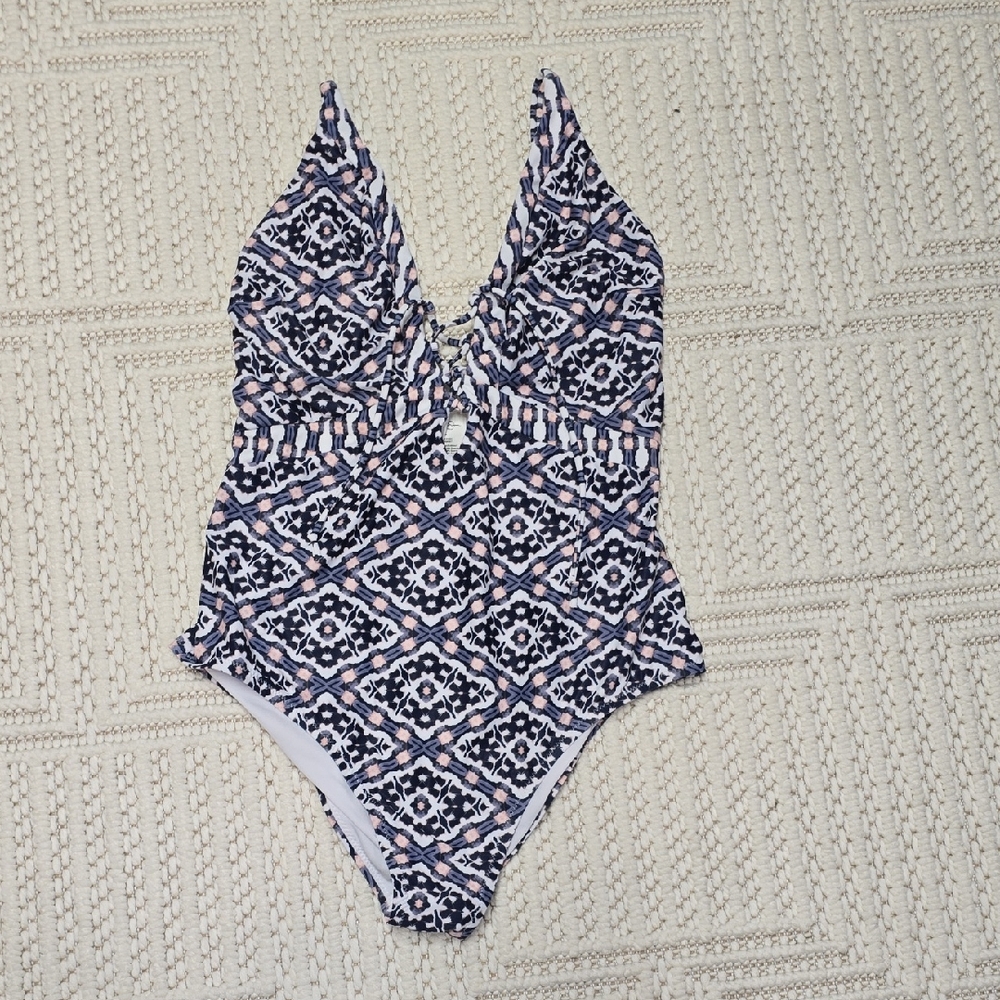Jessica Simpson Black and White Geometric One Piece Swimsuit - Picture 2 of 12